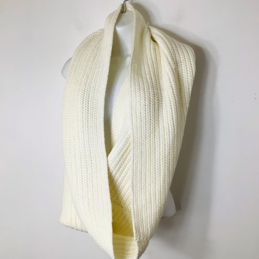 J Crew infinity scary ivory knit clasic